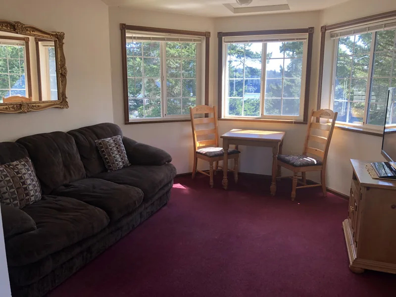 Room 10, photograph 1: interior and amenities at Landmark Motel